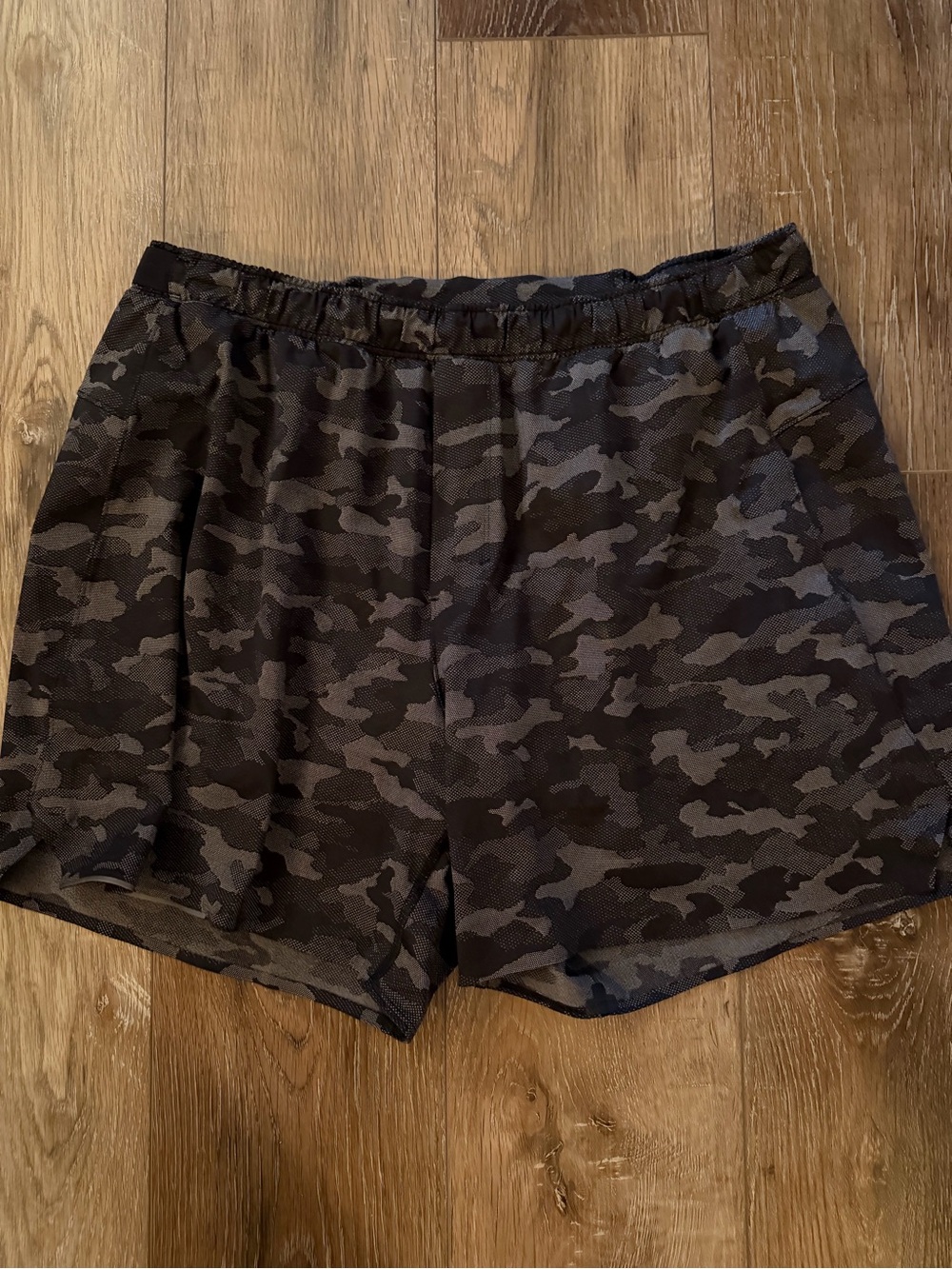 Men’s Lululemon Camo Print Active Shorts - Black/Grey